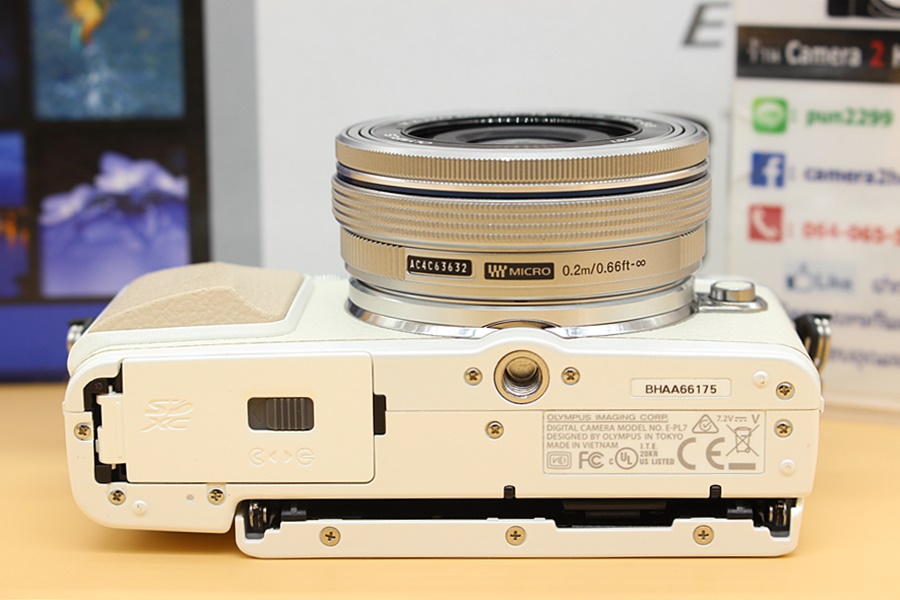 ขาย Olympus EPL 7 + lens kit 14-42mm (สีขาว) สภาพสวย เครื่องอดีตประกันศูนย์ ชัตเตอร์1,739รูป  มี WiFiในตัว หน้าจอติดฟิล์มแล้ว เมนูไทย อุปกรณ์ครบกล่อง.